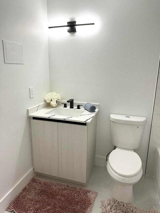 Building Photo - 10033 Winding Lake Rd