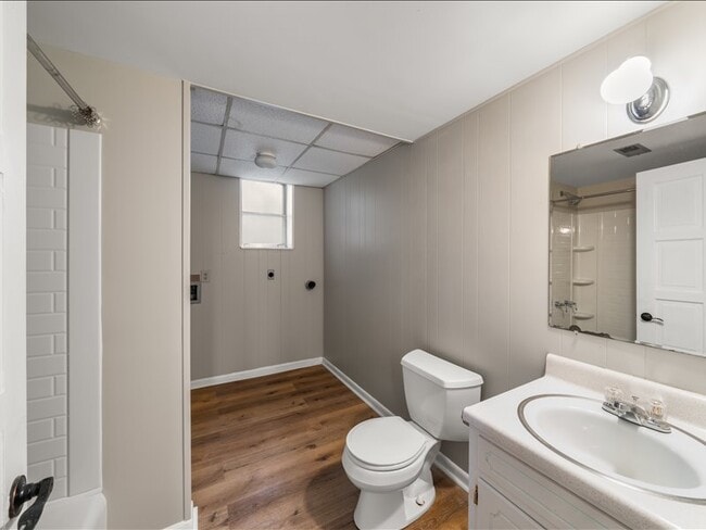 Building Photo - 650 Mize Cir