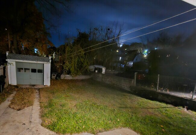 Building Photo - 113 Division St