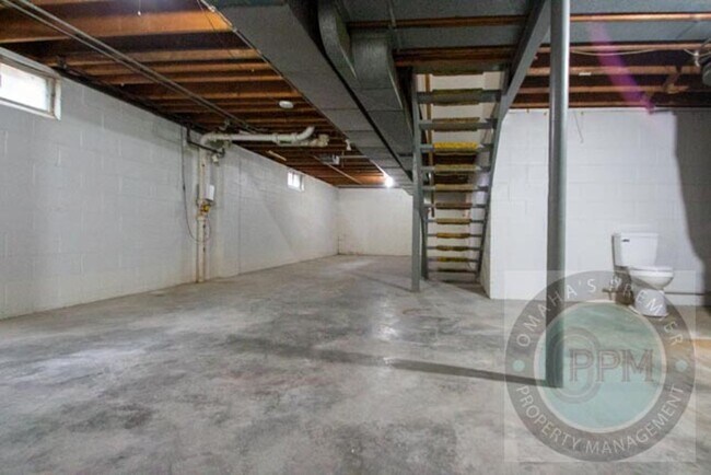Building Photo - ALANSCO 3331/3333 N 61 ST