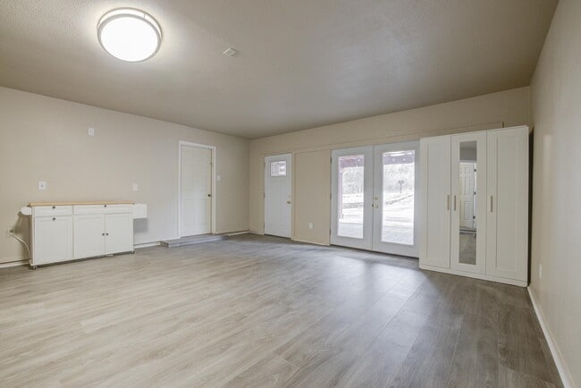 Building Photo - 5303 Shady Oak Cir