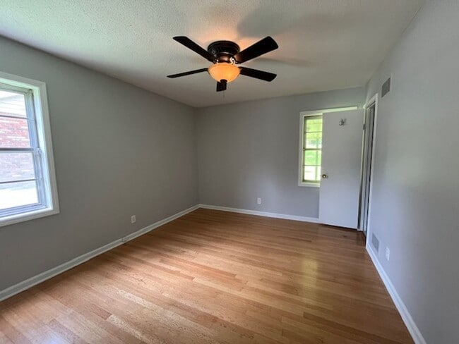 Building Photo - Renovated 3 Bedroom 1.5 Bath Home for Rent!