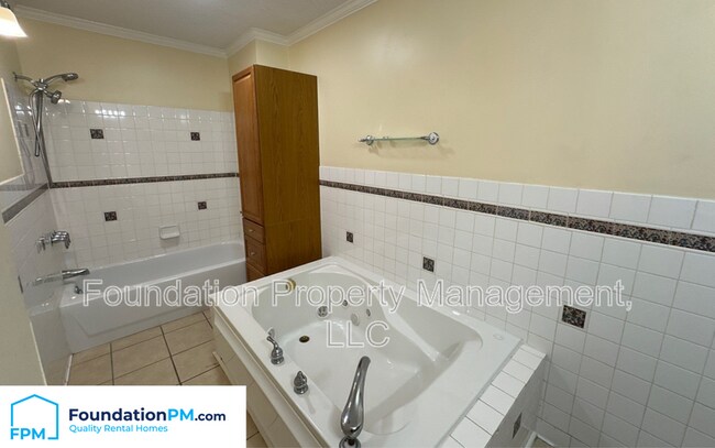 Building Photo - 2621 Derbyshire Ave