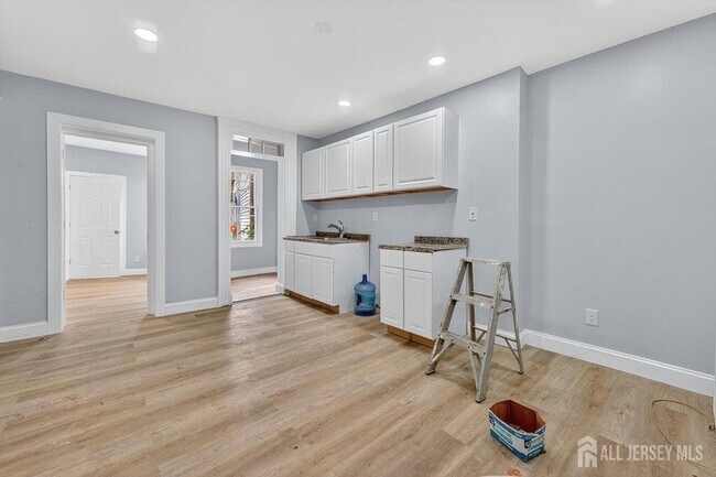 Building Photo - 11 N Willow St