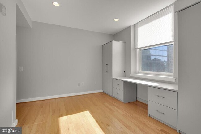 Building Photo - 111 S 15th St