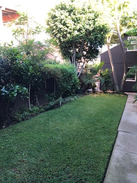 Building Photo - 1334 E 1st St