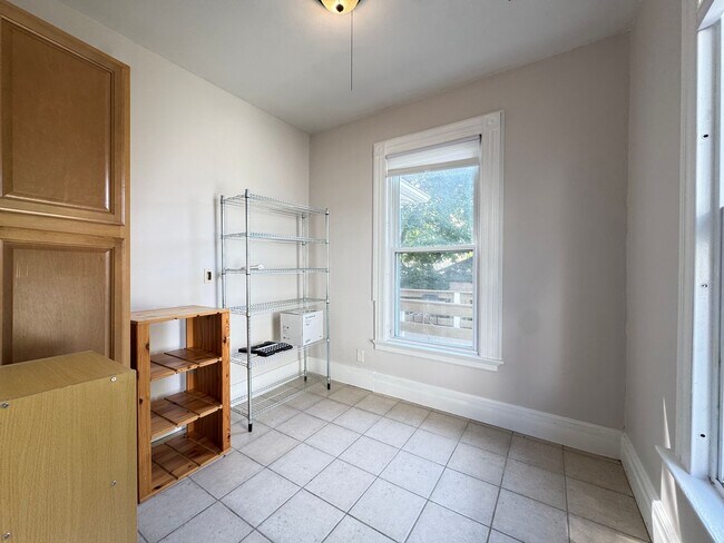 Building Photo - 22 Tilton St