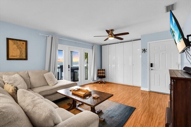 Building Photo - 101 Pompano Dr SE