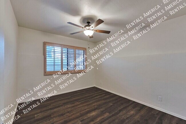 Building Photo - 10698 N Thunder Hill Pl
