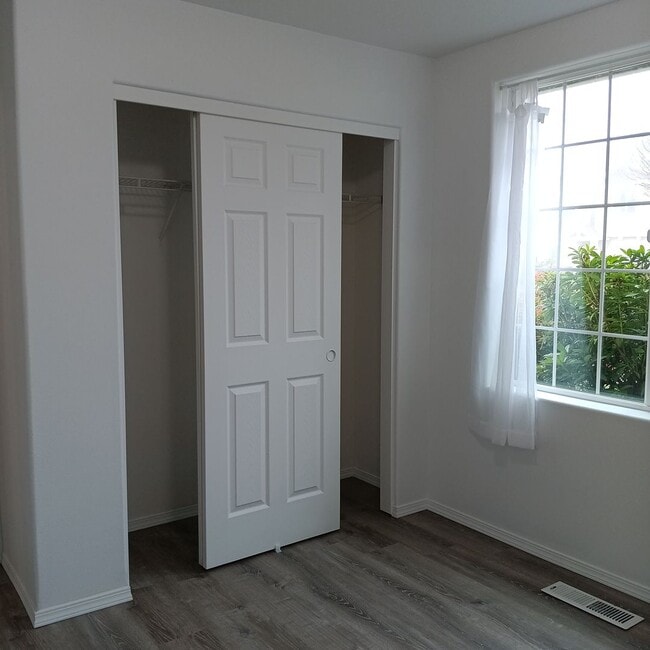 Building Photo - Beautiful Home Available In Bridal Springs Community!