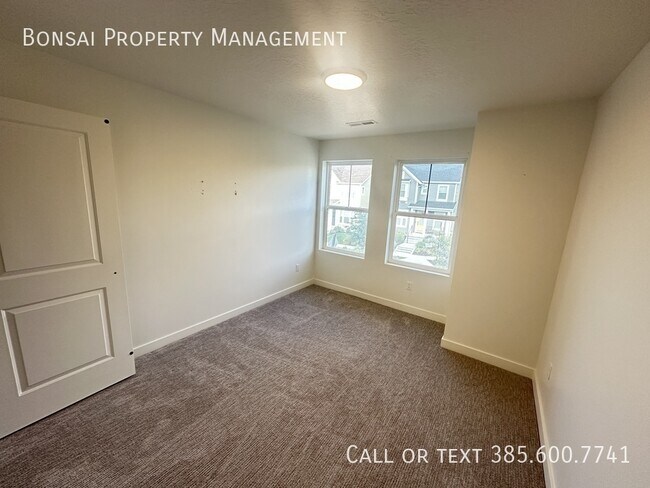 Building Photo - 11723 S Leander Dr