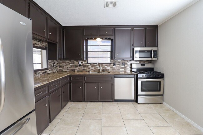 Building Photo - This Beautiful Home by Hunter Park is Wait...