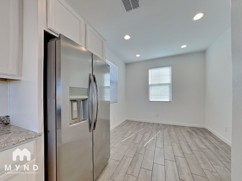 Building Photo - 438 E Diamond Dr