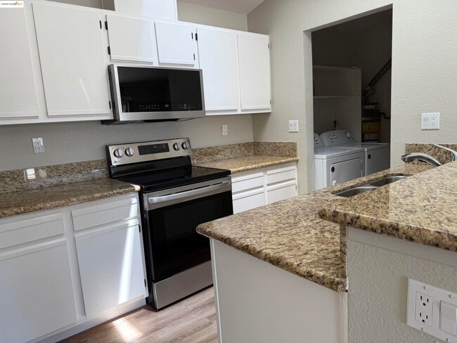 Building Photo - 916 Villa Terrace