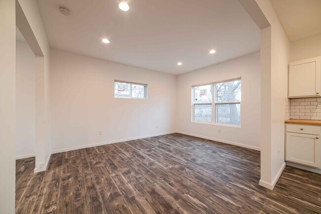Building Photo - $1450 - Beautiful 3 bedroom home