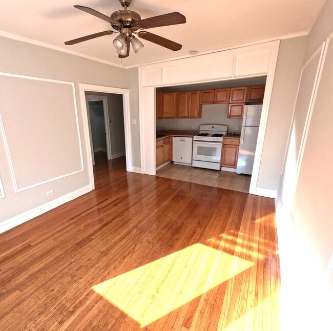 Building Photo - 116 S Maple Ave
