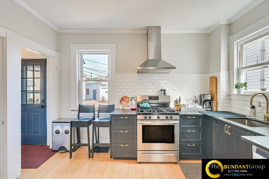 Building Photo - 44 Cottage St