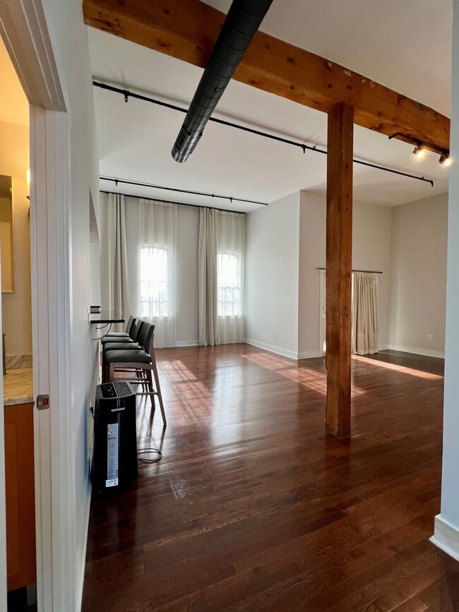 Building Photo - Luxurious 1-Bedroom Condo at Cuthbert Loft...