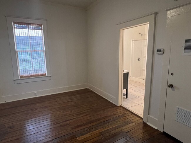 Building Photo - Newly Remodeled 2BR/1BA in Old Town Brunsw...