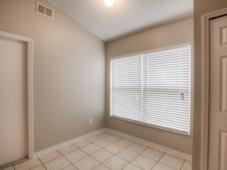 Building Photo - 13628 Emeraldview Dr
