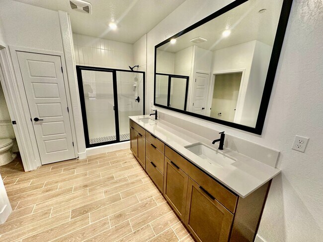 Building Photo - 5-Bedroom Lennar in Riverstone Community