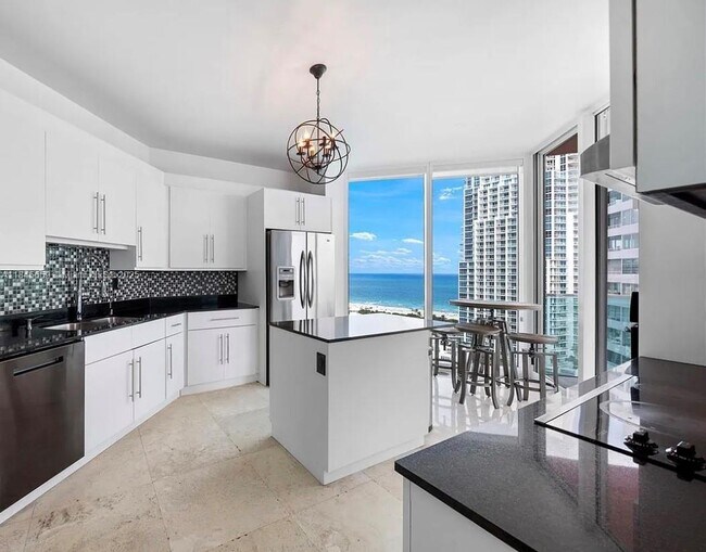 Primary Photo - 300 South Pointe Dr