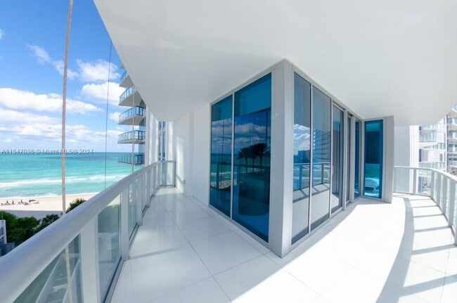 Building Photo - 17001 Collins Ave