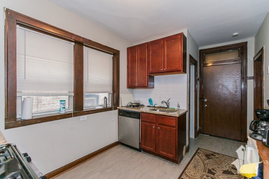 Building Photo - 3511 N Damen Ave