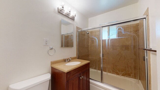 Building Photo - Updated 3 bedroom home, backyard, washer/d...
