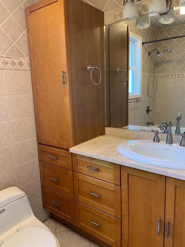 Building Photo - 52 Goodall St