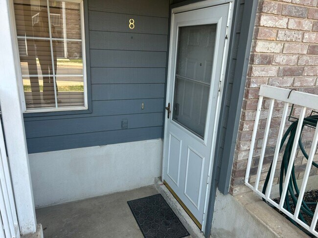 Building Photo - 2 Bedroom/1.5 Bathroom Condo in Washington Terrace