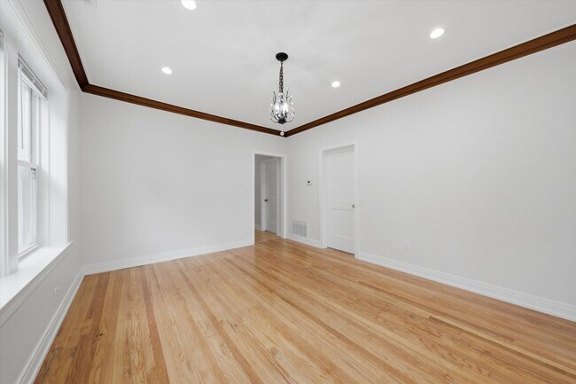 Building Photo - 3244 W 62nd Pl