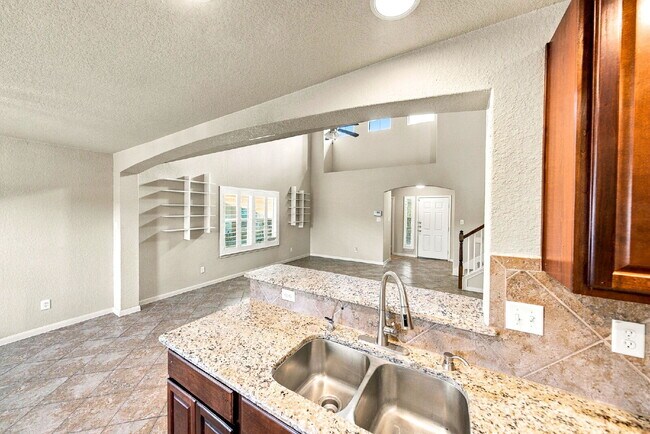 Building Photo - VIEWS VIEWS VIEWS! Ask about our rent incentives and Book your self guided tour today!