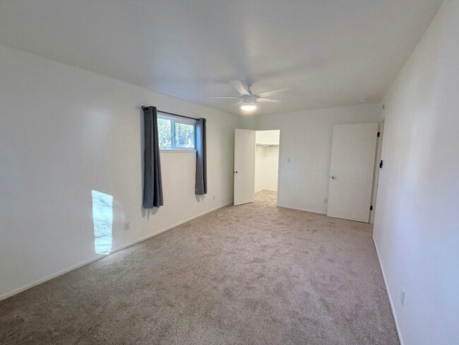 Building Photo - 670 Pine Way