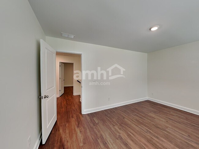 Building Photo - 639 Rivermist Dr