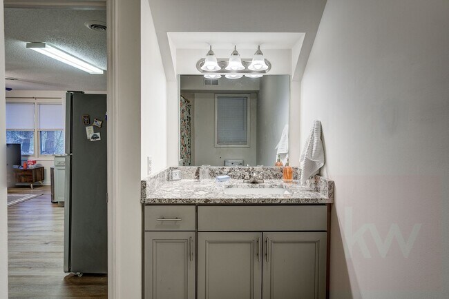 Building Photo - 1312 N Barton St