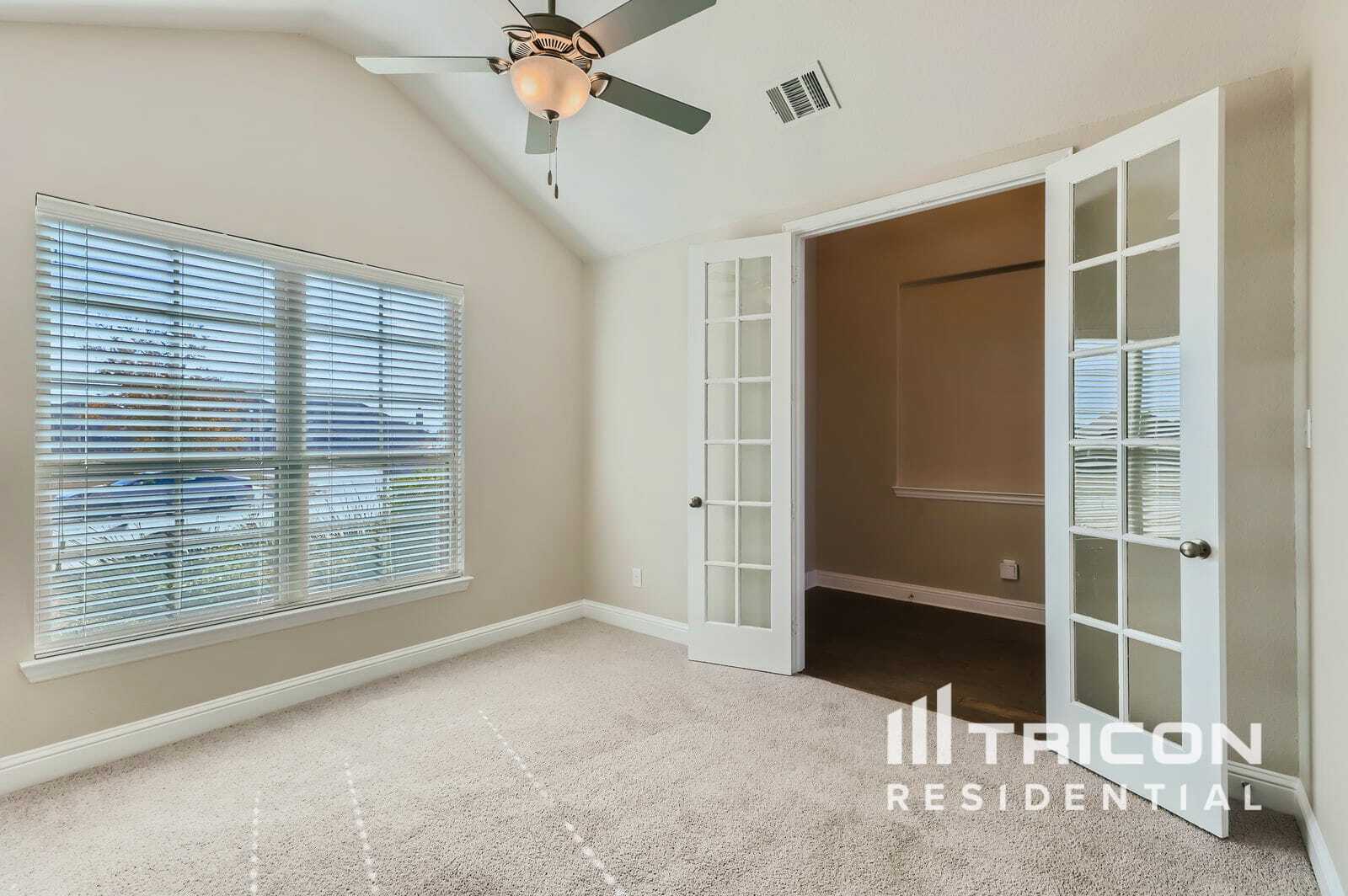 Building Photo - 319 S Hill Dr