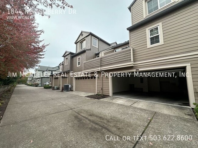 Building Photo - 1844 NE Ashberry Dr