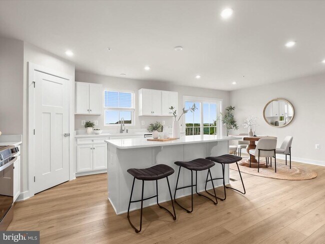 Building Photo - 4738 Naples Ave