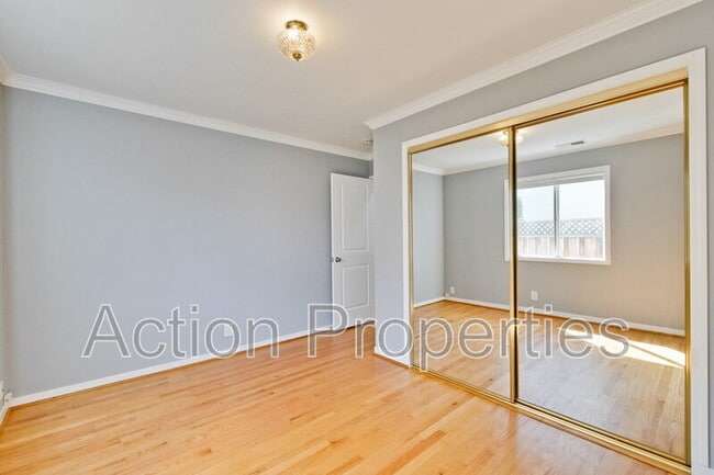 Building Photo - 485 Benvenue Ave