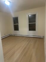 Building Photo - 612 S Park St