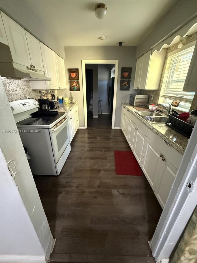 Building Photo - 3120 Ave Q