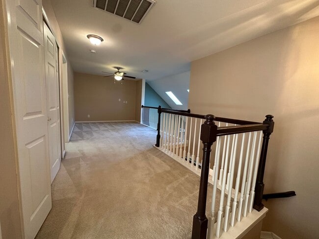 Building Photo - Townhome in a great location!