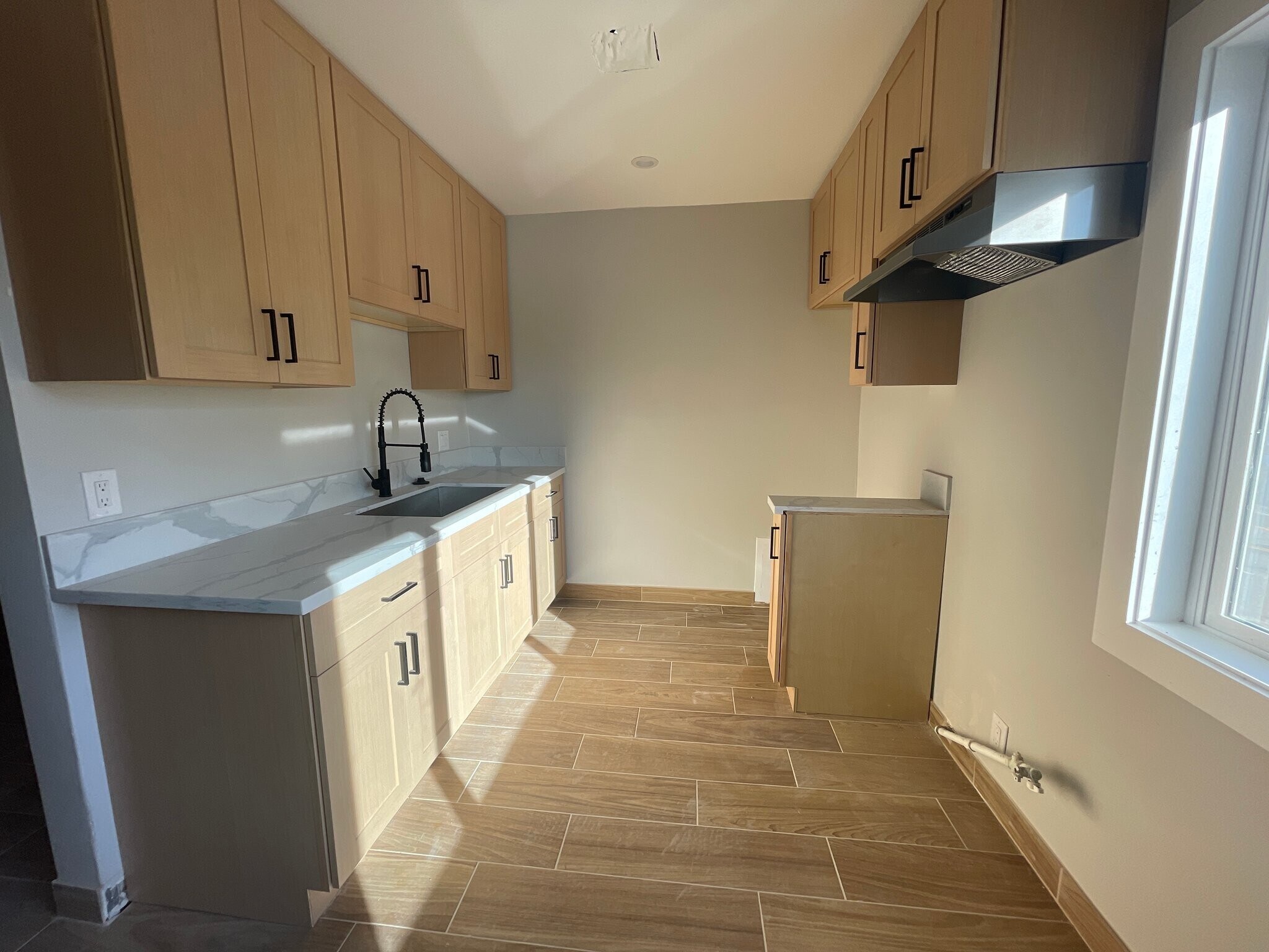 Building Photo - 13425 Vanowen St