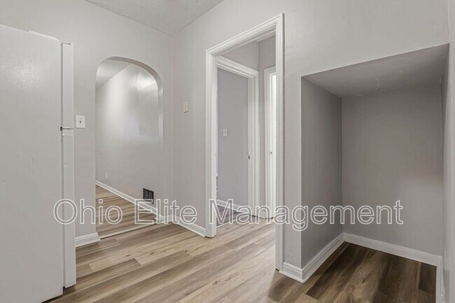 Building Photo - 987 Lilley Ave