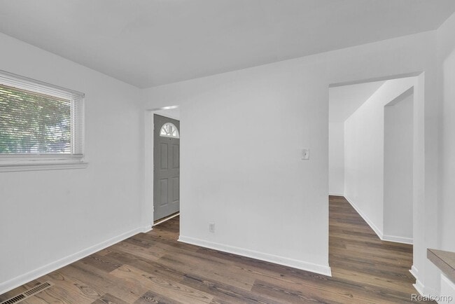Building Photo - 25636 Norfolk St