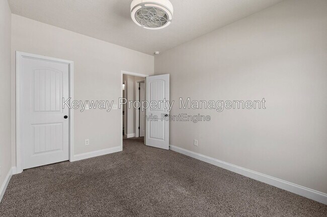 Building Photo - 135 Beallwood Dr