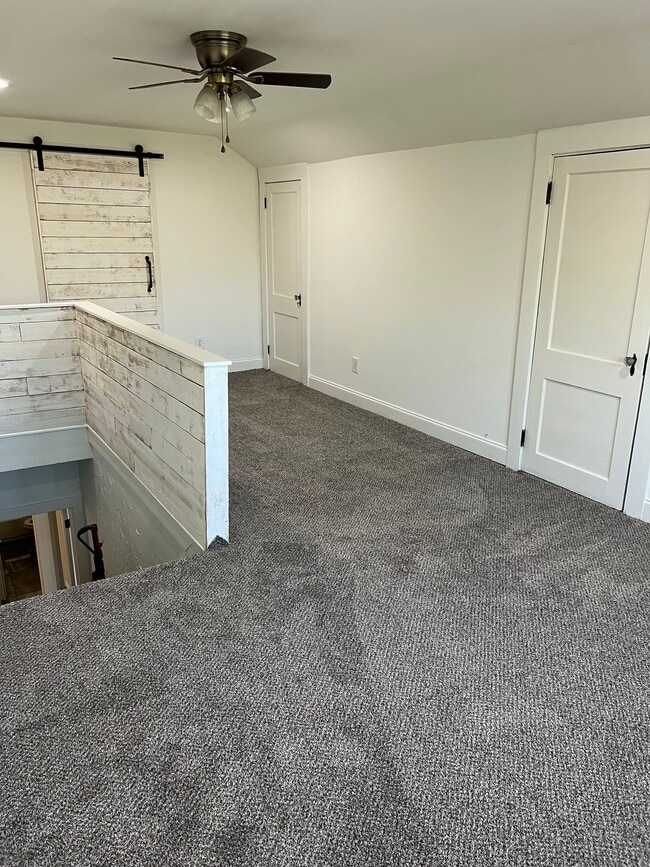 Building Photo - 631 9th Ct S