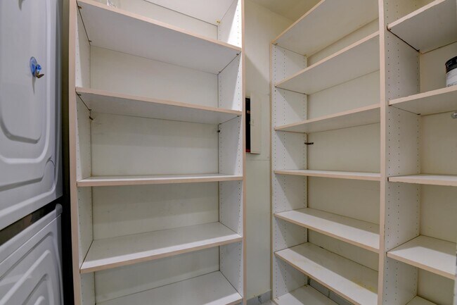 Building Photo - 816 Topsail Ln