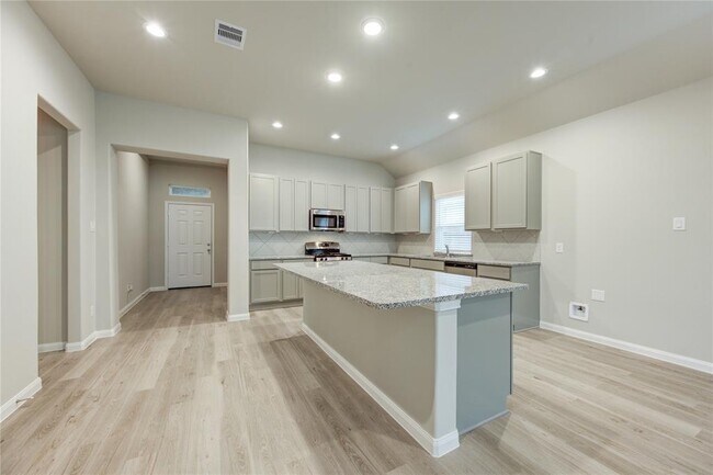 Building Photo - 3939 Sugardale St